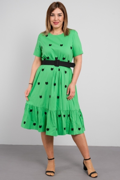 повседневное женское платье с короткими рукавами и поясом