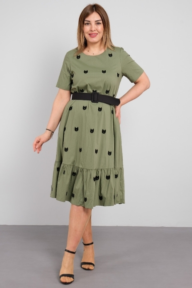 повседневное женское платье с короткими рукавами и поясом