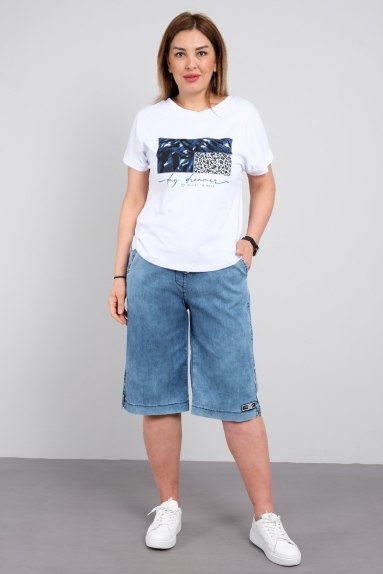 Women's suit with patterned t-shirt and jeans