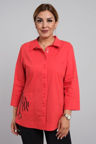 Long sleeve shirt with button fastening on the front