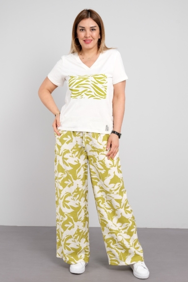 Plus size women's suit with front print t-shirt and pants