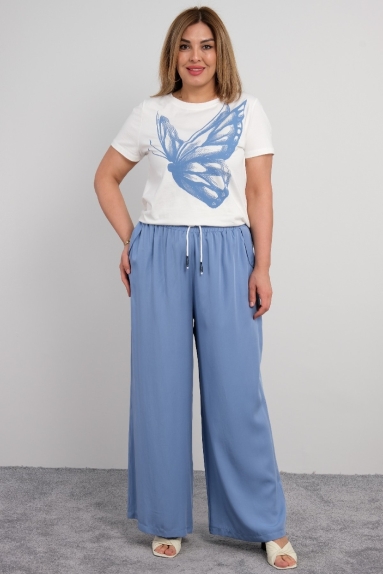Plus size women's t-shirt with butterfly print on the front and fabric trousers combination